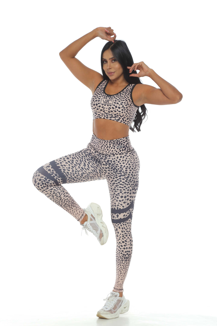 Vazzic Ropa Deportiva para mujer que practican yoga o van al gimnasio | Conjunto deportivo | Leggins | Licras | Tops | Biker | Short | enterizo | Medellín - Colombia